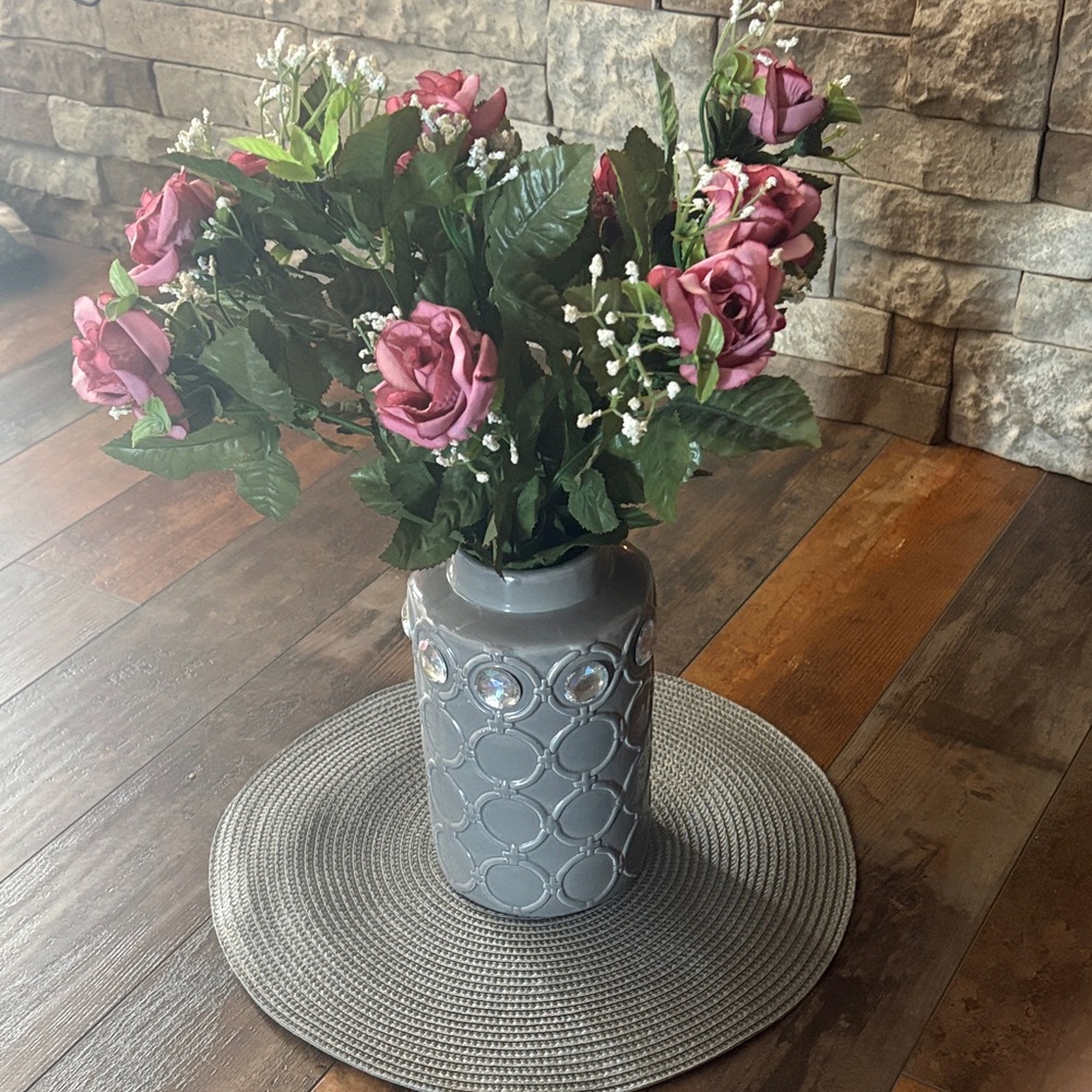 Elegant Gray Vase with Pink Roses